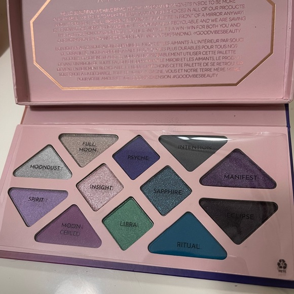 Amazing Makeup Bundle - Picture 3 of 6